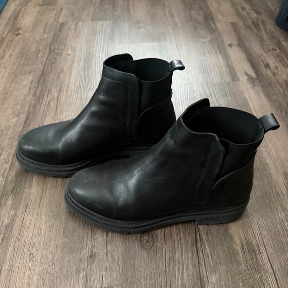 Steve Madden Moira Chelsea Boot in Color Black Leather - Picture 4 of 11